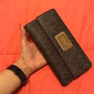 REAL Michael Kors wallet!!